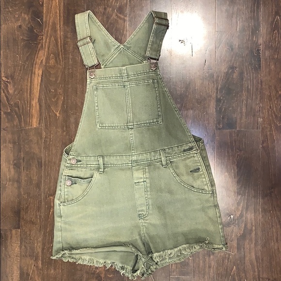 Brandy Melville Other - Green brandy melville romper/short overalls